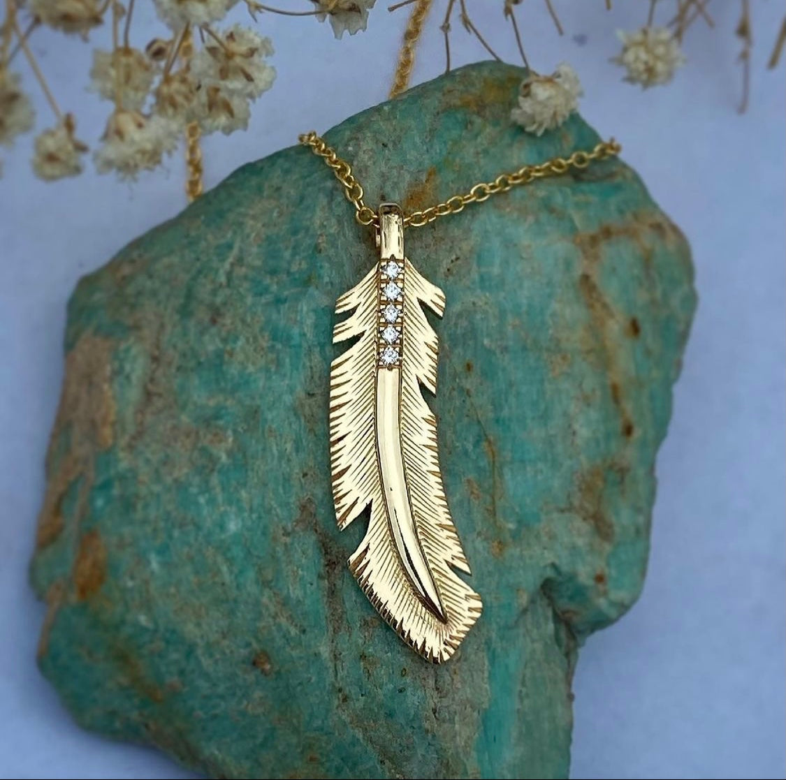 BIRDS OF A FEATHER GOLD PENDANT